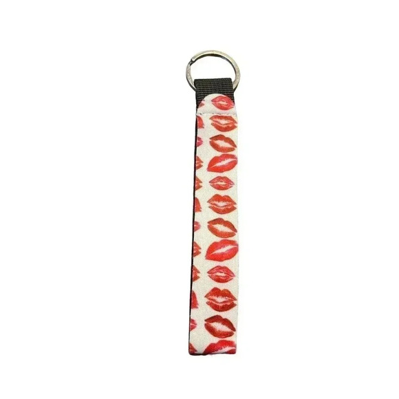 RED LIP KISSES WRIST KEYCHAIN - Picture 1 of 2